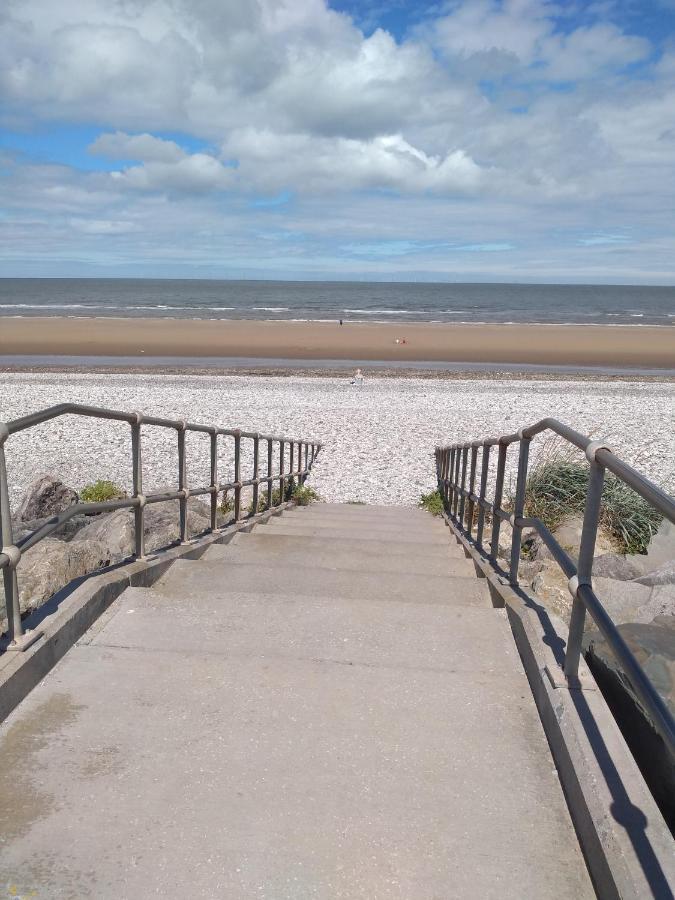 D24 Is A 2 Bedroom 6 Berth Caravan Close To The Beach On Whitehouse Leisure Park In Towyn Near Rhyl With Decking And Private Parking Space This Is A Pet Free Caravan Abergele Esterno foto