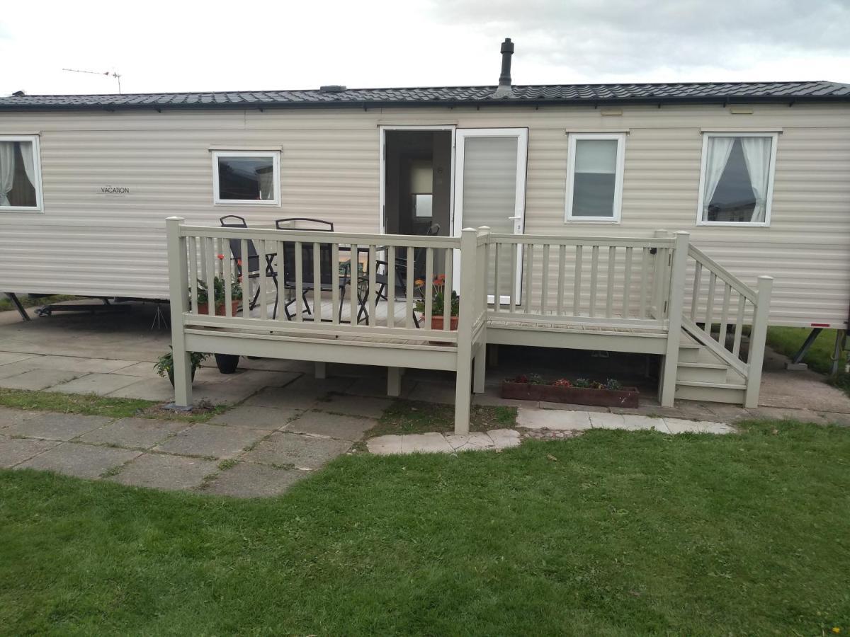 D24 Is A 2 Bedroom 6 Berth Caravan Close To The Beach On Whitehouse Leisure Park In Towyn Near Rhyl With Decking And Private Parking Space This Is A Pet Free Caravan Abergele Esterno foto