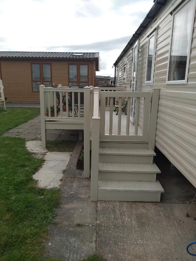 D24 Is A 2 Bedroom 6 Berth Caravan Close To The Beach On Whitehouse Leisure Park In Towyn Near Rhyl With Decking And Private Parking Space This Is A Pet Free Caravan Abergele Esterno foto