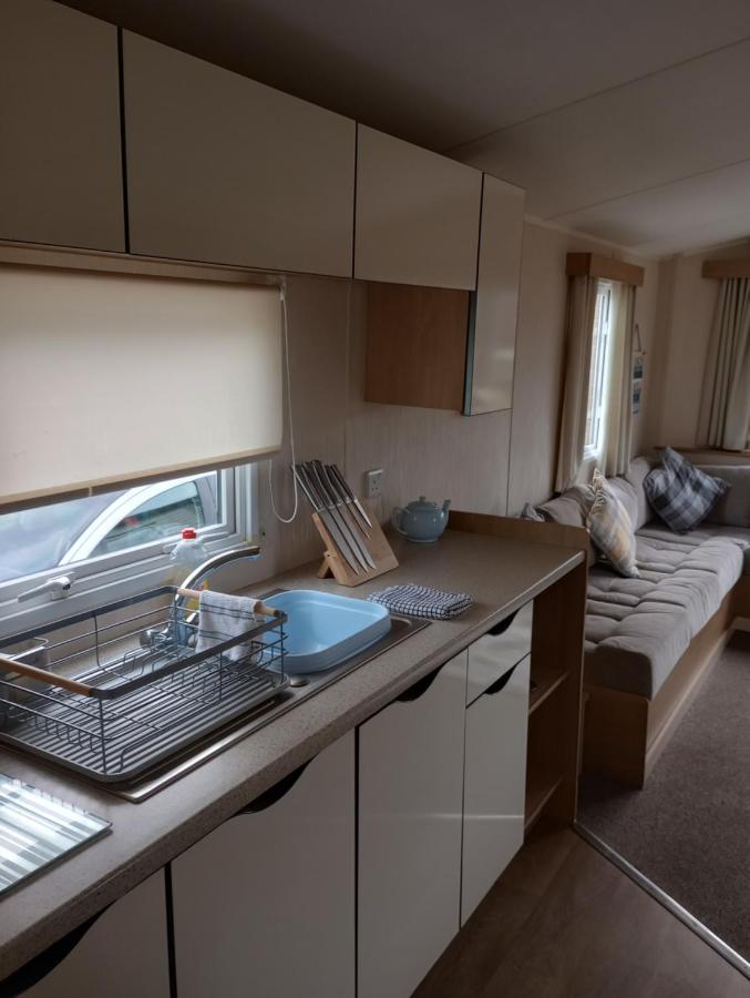 D24 Is A 2 Bedroom 6 Berth Caravan Close To The Beach On Whitehouse Leisure Park In Towyn Near Rhyl With Decking And Private Parking Space This Is A Pet Free Caravan Abergele Esterno foto