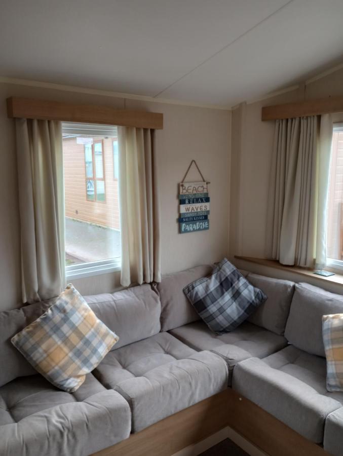 D24 Is A 2 Bedroom 6 Berth Caravan Close To The Beach On Whitehouse Leisure Park In Towyn Near Rhyl With Decking And Private Parking Space This Is A Pet Free Caravan Abergele Esterno foto